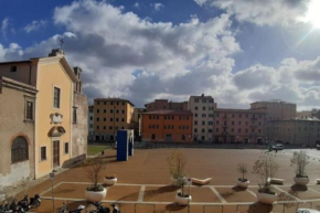 CASA in PIAZZA a due passi dagli imbarchi e dal centro storico